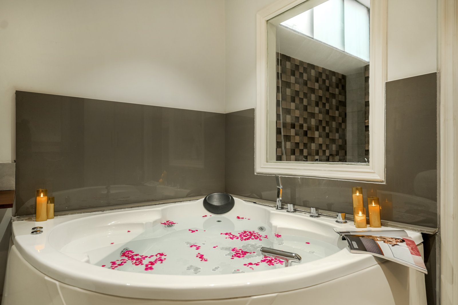 Suite with Jacuzzi & Living Area