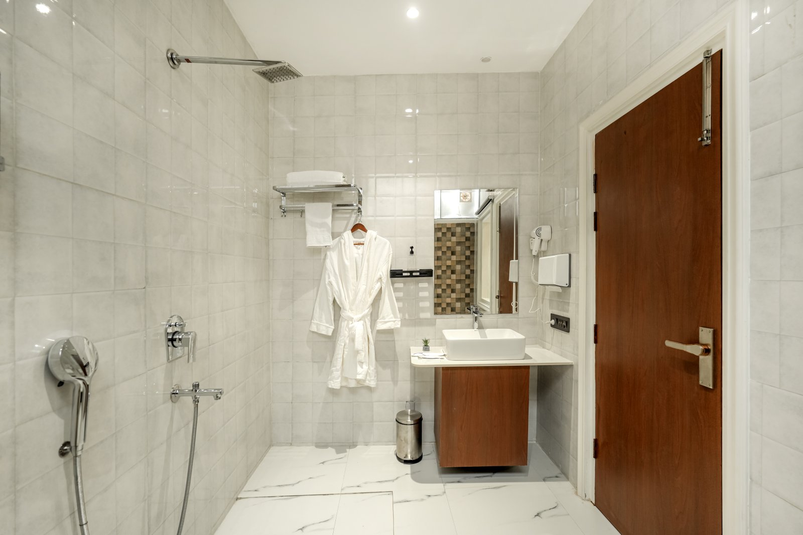 Suite with Jacuzzi & Living Area