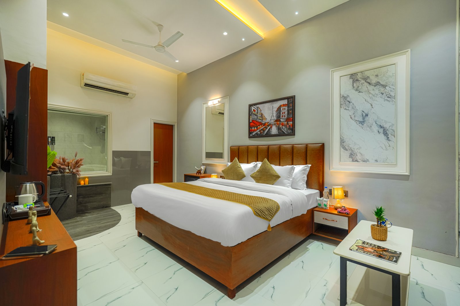 Suite with Living Area
