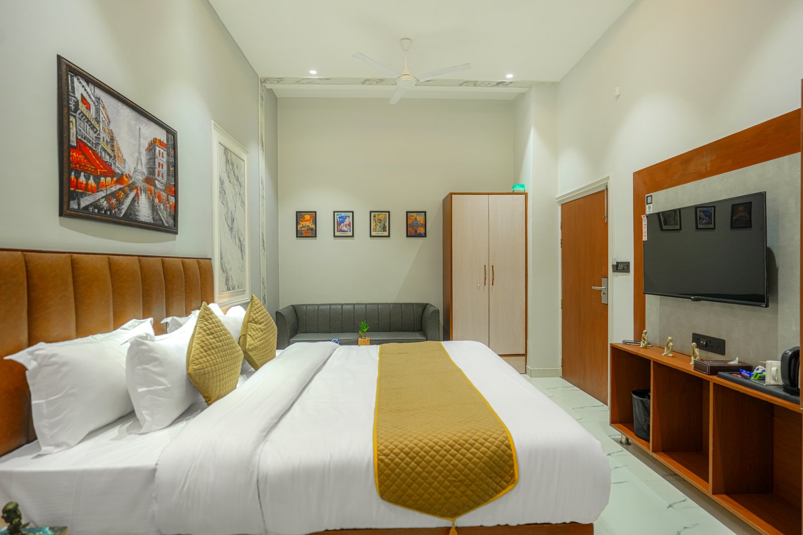 Suite with Living Area