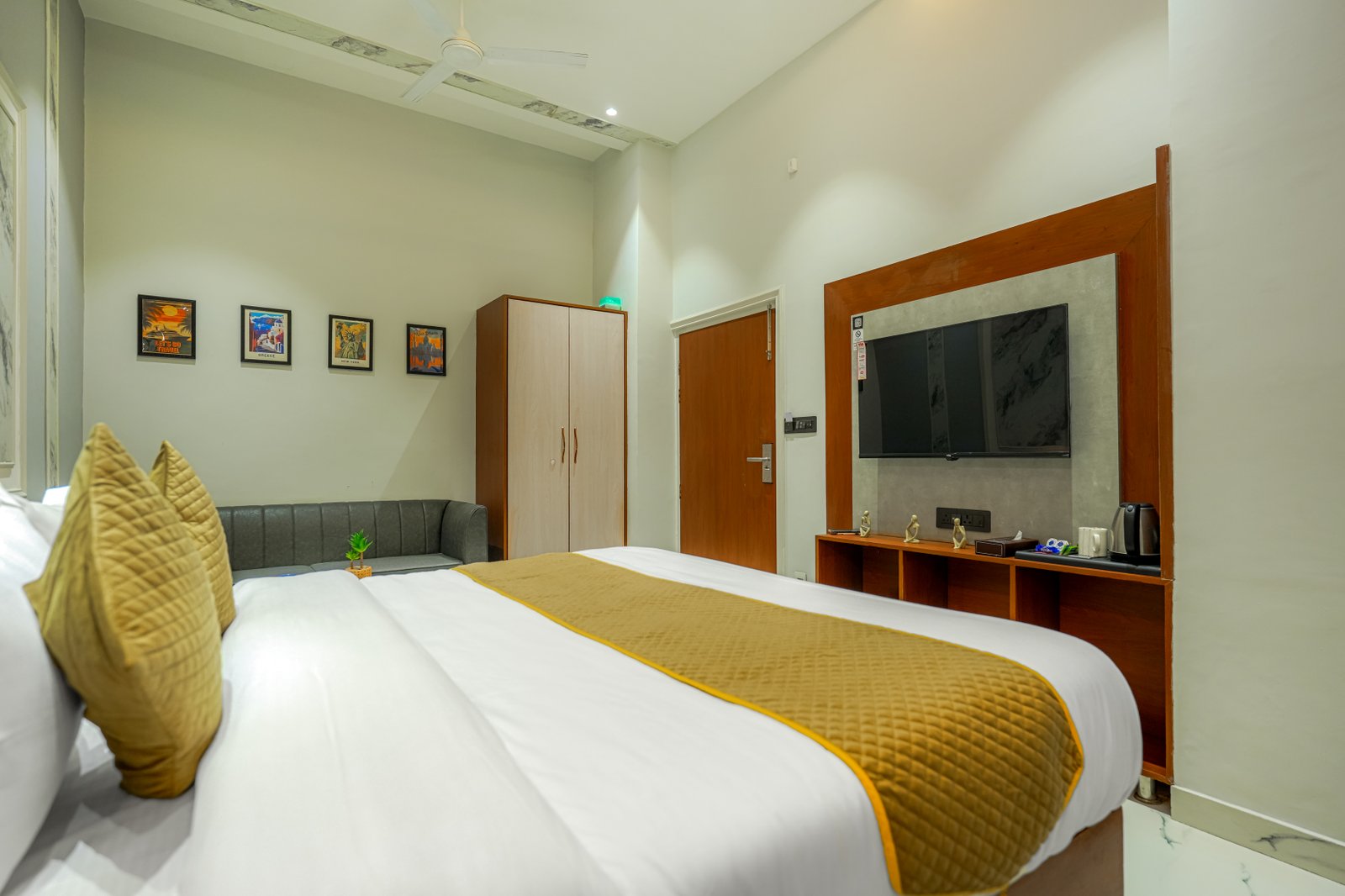 Suite with Living Area