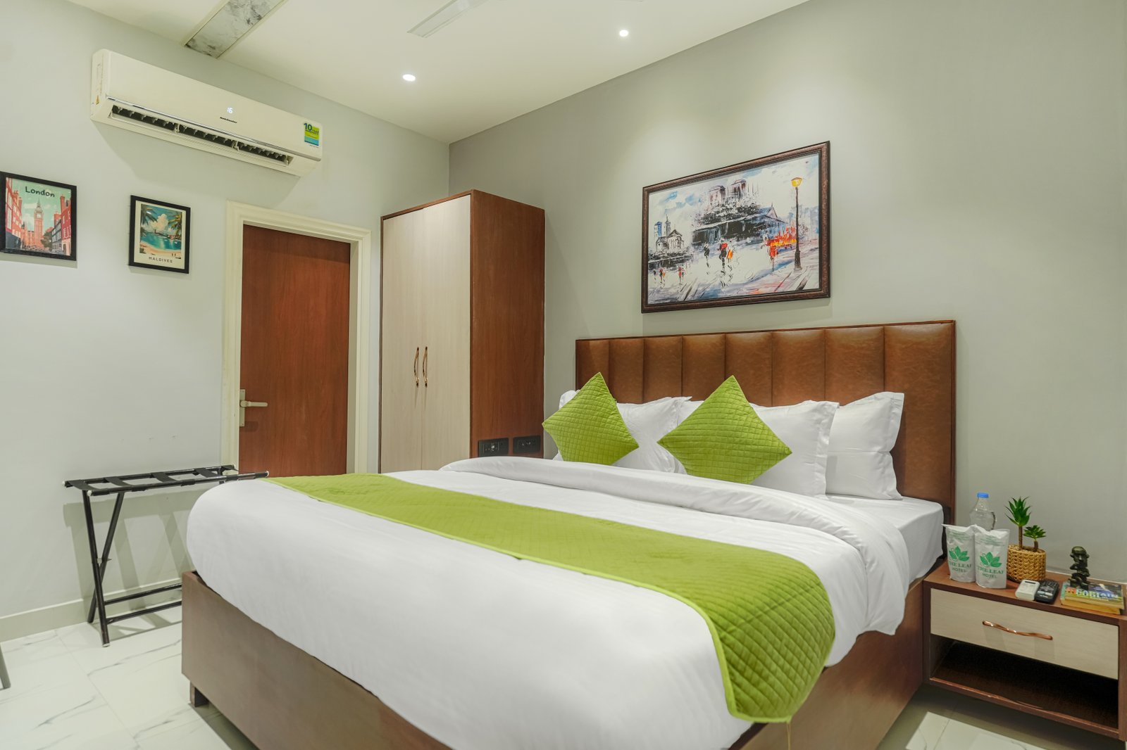 SUPERIOR KING ROOM